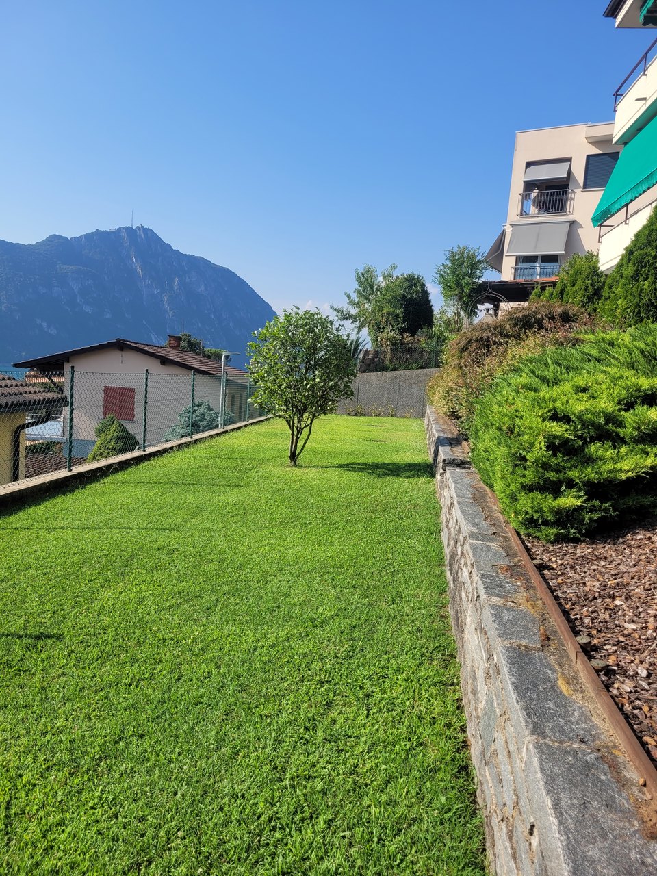 Giardino privato con portico e zona relax , Attikawohnung zu verkaufen, 6816 Bissone